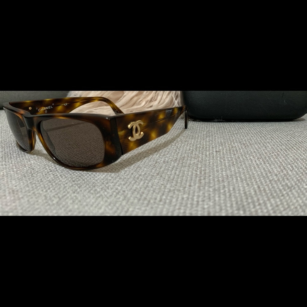 CHANEL Tortoise shell Sunglasses